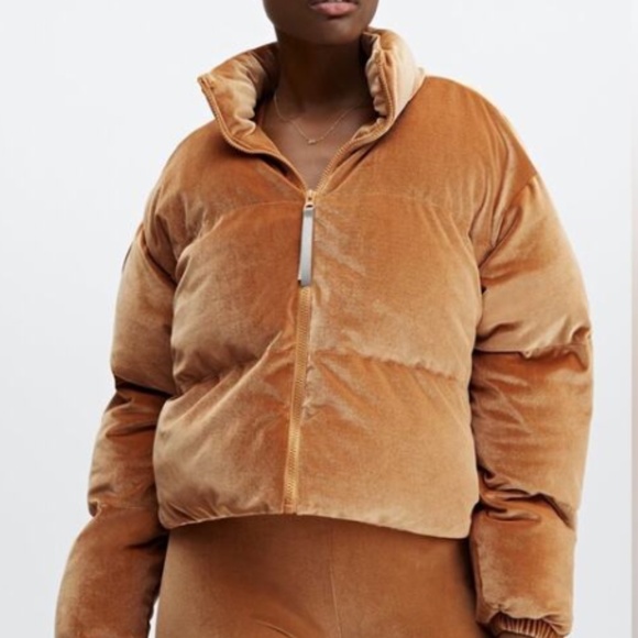 Fabletics Wander Velour Cropped Puffer Jacket Size Large - Picture 2 of 15